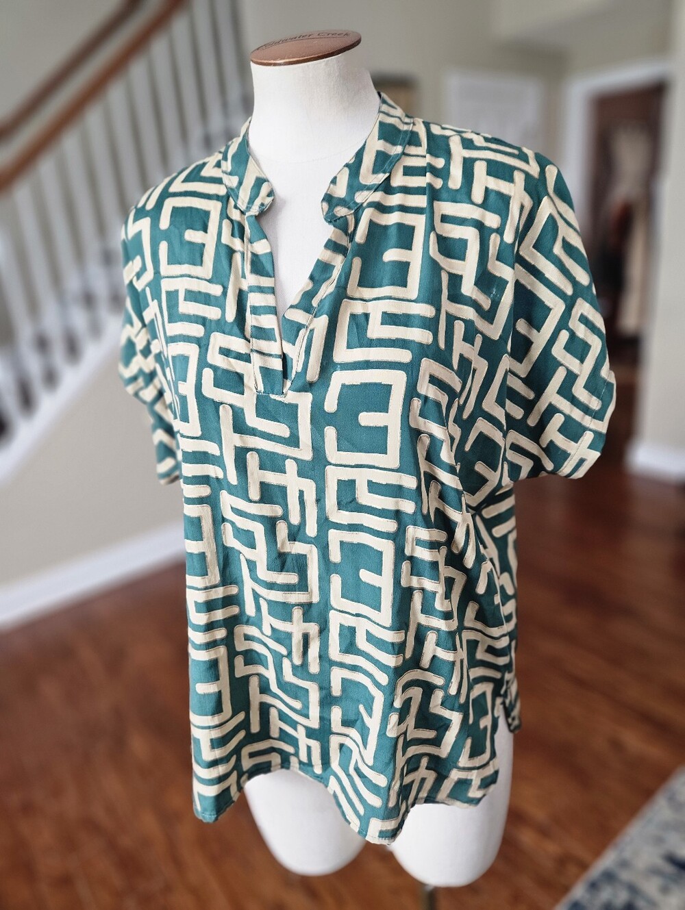 Paani Abstract Top Large